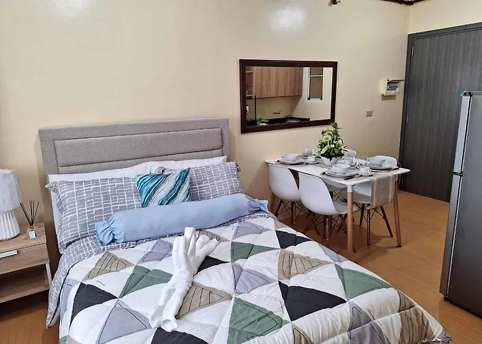 Coho The Hermosa - Staycation Unit And Balcony View With Swimming Pool And Open Court Access Manilla