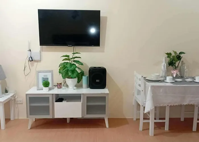 Coho The Hermosa - Staycation Unit And Balcony View With Swimming Pool And Open Court Access