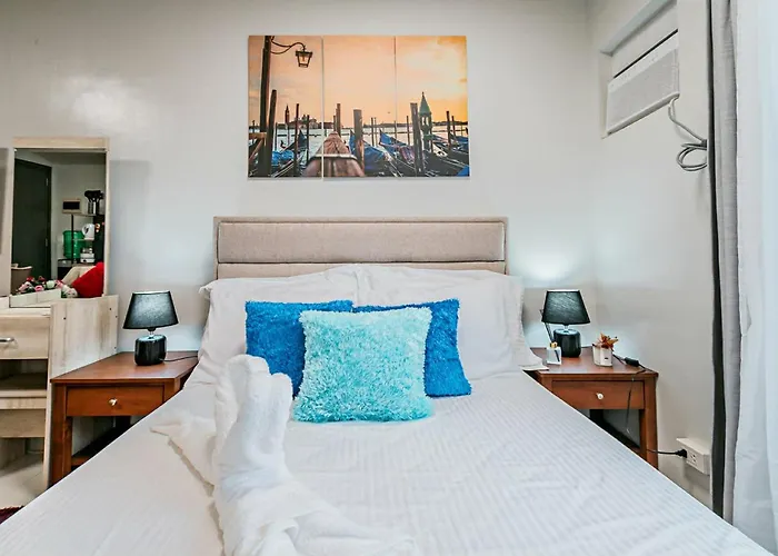 Coho The Hermosa - Staycation Unit And Balcony View With Swimming Pool And Open Court Access Manilla