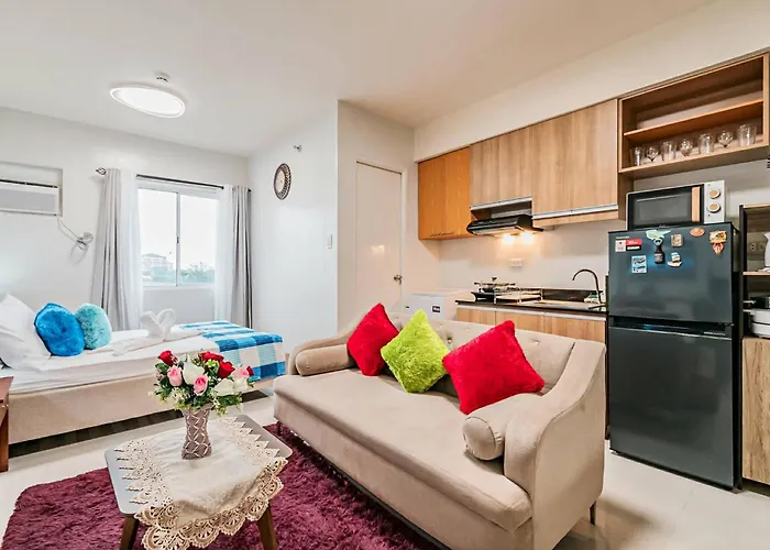 Coho The Hermosa - Staycation Unit And Balcony View With Swimming Pool And Open Court Access Manilla