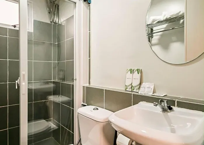 Coho The Hermosa - Staycation Unit And Balcony View With Swimming Pool And Open Court Access Manilla