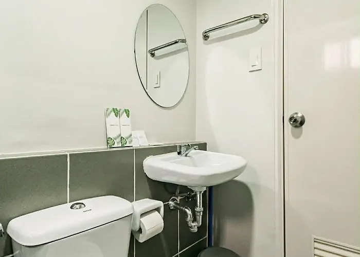 Coho The Hermosa - Staycation Unit And Balcony View With Swimming Pool And Open Court Access *